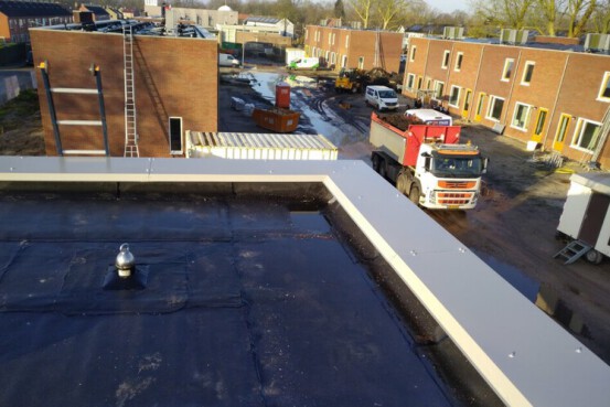 Afdekkers platte daken 36 nieuwbouwwoningen Assen