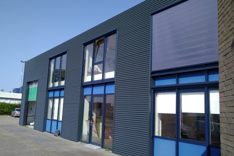 Strakke afwerking met golfplaat  